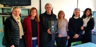 Istituto San Giovanni Battista, arriva un microscopio per gli studenti della scuola primaria