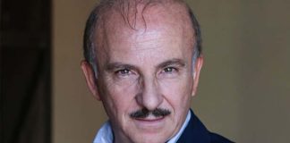 “La rottamazione di un italiano perbene”, Carlo Buccirosso in scena a Porto San Giorgio