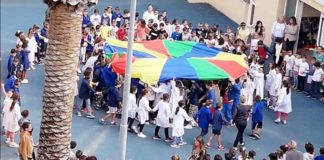 Recanati, ultimo giorno di scuola nei cortili. Saluto di fine anno in sicurezza