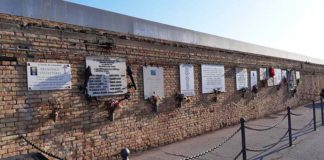 San Benedetto, restaurate le lapidi al molo nord: «La gente di mare è il nostro orgoglio»
