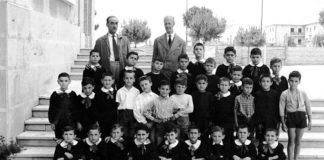 Scuola Elementare Moretti, anno 1960. Vesperini: «Chi si riconosce in questa foto? Incontriamoci»