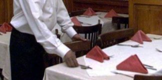 Episodio di razzismo a San Benedetto, cliente al cameriere: «Non mi devi servire perchè sei nero»