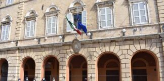 Monteprandone ricorda le vittime del Covid. Loggi: «Un minuto carico di dolore»