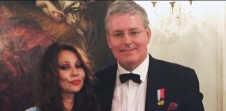 Il principe Stefano di Montenegro elogia l’arte di Carlo Gentili: «Opere uniche e volti affascinanti»