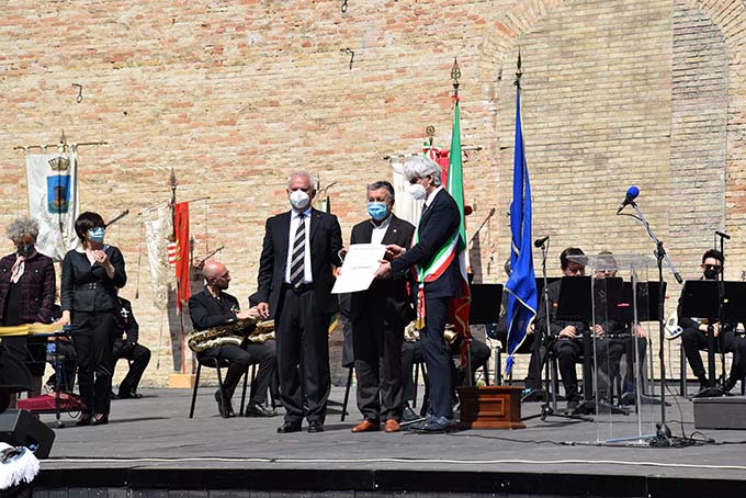 2021-06-09_Il prefetto dott. Flavio Ferdani. comm. prof. Carlo Iacomucci-sindaco di 2021-06-09_Macerata dott. Sandro Parcaroli- 2 giug 2021 Arena Sferisterio