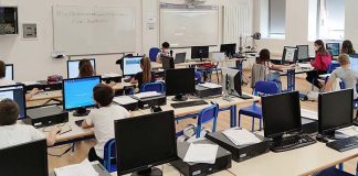 San Benedetto, gli alunni della Scuola Media Curzi si trasformano in docenti di robotica