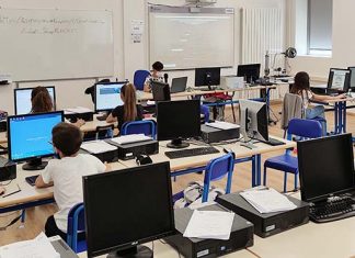 San Benedetto, gli alunni della Scuola Media Curzi si trasformano in docenti di robotica
