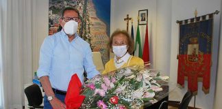 Gli auguri del sindaco Piunti per i cento anni di Quartilia Taffoni e Harry Shindler