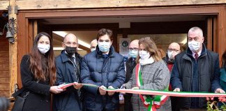 Ussita, taglio del nastro per Casa Ruggeri. Acquaroli:«Imprimere certezze ai tempi di ricostruzione»