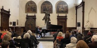 Ascoli, Di Bella al pianoforte incanta con Liszt. Inaugurato l’anno accademico della Frida Art Academy