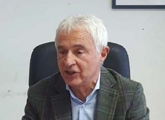 L’ex studente del Liceo Classico “Giacomo Leopardi” dott. Aldo Manfredi ritorna nella sua scuola