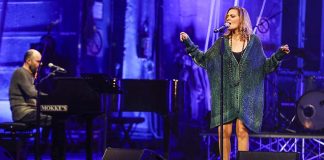 Irene Grandi incanta il pubblico di Musicultura. Ponente vince il Premio Targa Banca Macerata