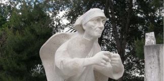 Giardino Santa Teresa di Calcutta, avviata l’installazione della statua della Suora dei Poveri