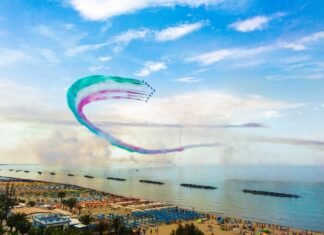 Le Frecce Tricolori a San Benedetto per i 100 anni dell’Aeronautica Militare