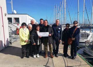Circolo Nautico, Baiocchi consegna le offerte raccolte dal Presepe all’Associazione Bianco Airone