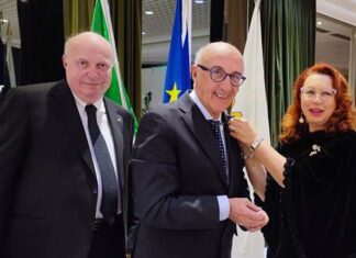Il past governor Ferruccio Squarcia entra nel Rotary Club di San Benedetto
