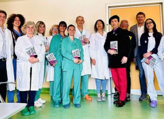 Mario Vespasiani dona al reparto di pediatria dell’Ospedale di Fermo il suo volume per neonati