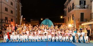 “Love’s colour”, l’esibizione dell’Asd Ginnastica Mamoti conquista Piazza Montebello