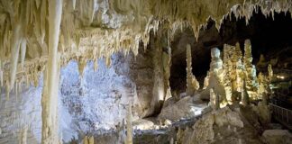 Grotte di Frasassi, oltre 298mila visitatori nel 2023. Battuto il record di presenze degli ultimi 20 anni