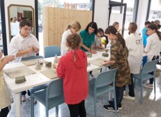 Fondazione Anffas, avviato il laboratorio inclusivo di ceramica con l’accoglienza degli alunni dell’Istituto Virgo Lauretana