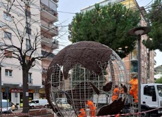 Il “DreamWorld” illumina piazza Carducci. Domani l’accensione degli addobbi luminosi per le festività