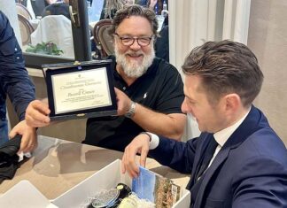 Russell Crowe riceve dal sindaco Marco Fioravanti la cittadinanza onoraria di Ascoli Piceno