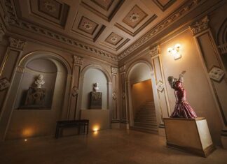 “L’Inchino”, inaugurazione della scultura di Teodosio Campanelli al Teatro dei Filarmonici di Ascoli