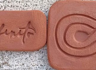 “Seguinfinito”, a Recanati piastrelle guida per i visitatori. Inaugurazione a Villa Colloredo Mels