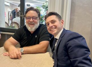 Conto alla rovescia per il concerto regalo di Russel Crowe ad Ascoli Piceno