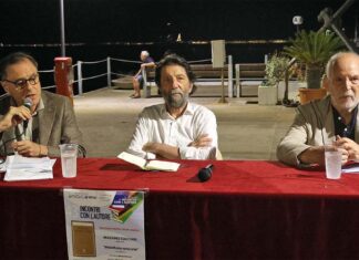 Pubblico delle grandi occasioni al Circolo Nautico per Massimo Cacciari: «Ecco perché l’intelligenza artificiale non potrà mai emulare l’uomo»