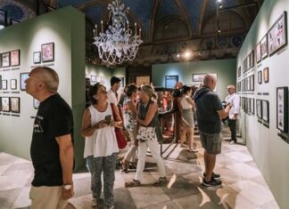 “Musica da guardare”, vinili e copertine d’autore in mostra a Palazzo dei Priori di Fermo