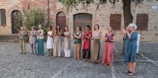 “Voci dal Cassero”, i canti della tradizione e i ricordi del borgo rivivono a Montalto