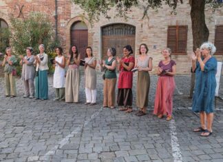 “Voci dal Cassero”, i canti della tradizione e i ricordi del borgo rivivono a Montalto