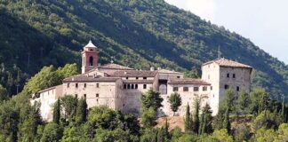 “La voce poetica del vento”, MarcheStorie si conclude fra le bellezze mozzafiato del Borgo di Genga