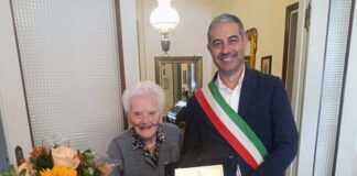 Grottammare, Delfina D’Angelo compie 100 anni: brindisi in musica con il sindaco