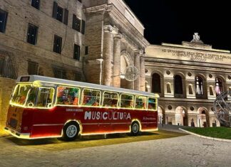 Natale con Musicultura, a Macerata un viaggio nelle canzoni con il Jingle Bus