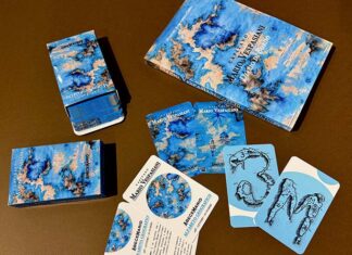 L’alfabeto geografico di Mario Vespasiani si trasforma in carte da gioco dall’alto valore didattico