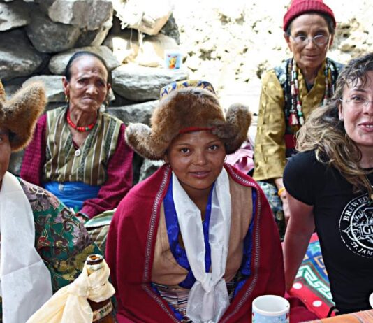 Intervista con l’attivista Raffaella Milandri: «Parlare di diritti dei Popoli Indigeni oggi è ancora un tabù»