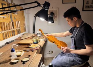 Liuteria in mostra a Fermo, domani l’inaugurazione nel foyer del Teatro dell’Aquila