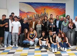 “La nave”, inaugurato il murale di Donato Gentili all’IIS Guastaferro di San Benedetto