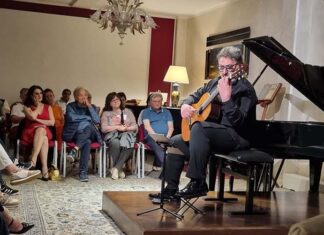 Alla Malibran trionfa la chitarra di Aniello Desiderio: un dialogo infinito che ha conquistato il pubblico